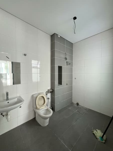 Semi-Detached House for Sale in Bandar Bukit Raja (Klang) - Leemini Lee - Bathroom - PropertyGuru.com.my