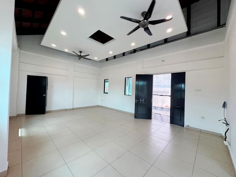 Rumah Banglo untuk Dijual di Taman Klang Jaya (Klang) - Penny Chia - Living Room - PropertyGuru.com.my