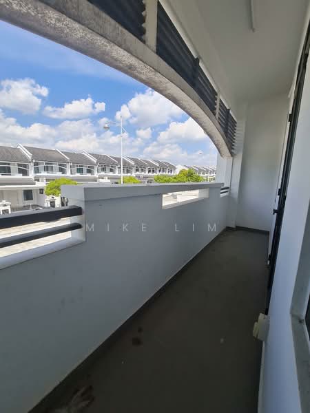 Rumah Teres 2 Tingkat untuk Dijual di Eco Majestic (Semenyih) - Mike Lim - Balcony - PropertyGuru.com.my