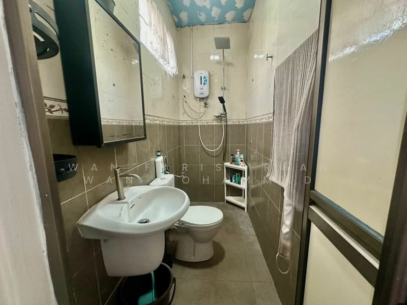 2-storey Terraced House for Sale in Taman Putra Perdana (Puchong) - Wan Faris Irfan Wan Mohammad - Bathroom - PropertyGuru.com.my