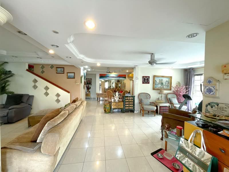 2-storey Terraced House for Sale in Seksyen 9 (Shah Alam) - Ali Idris - Living Room - PropertyGuru.com.my