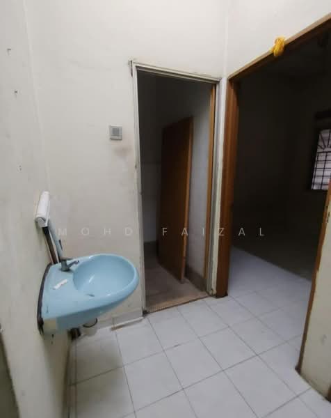 Rumah Teres 2 Tingkat untuk Dijual di Puchong (Selangor) - Mohd Faizal - Bathroom - PropertyGuru.com.my