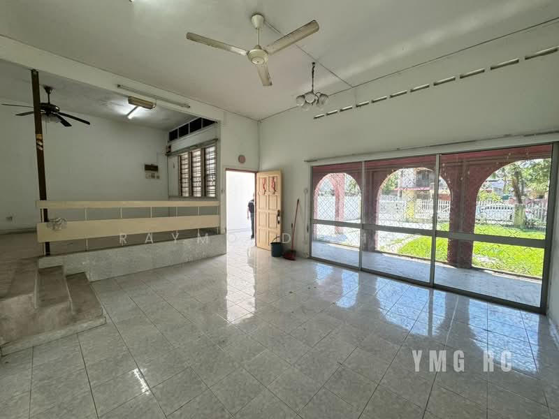 Semi-Detached House for Sale in Taman Klang Jaya (Klang) - Raymond Choo - Living Room - PropertyGuru.com.my