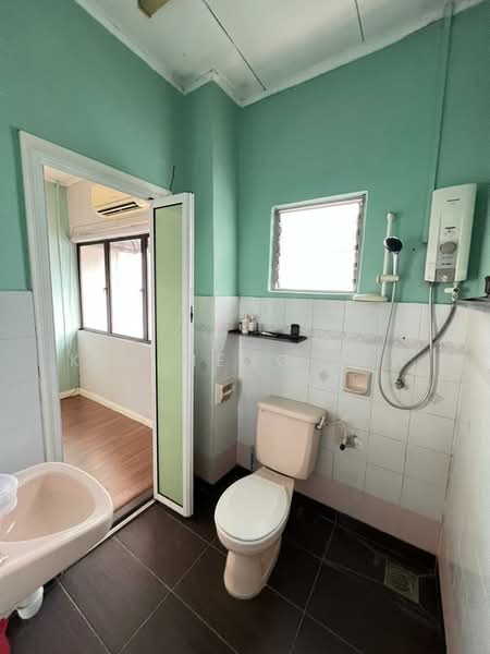 2-storey Terraced House for Sale in Bandar Sri Damansara (Selangor) - Kim Meng Lew - Bathroom - PropertyGuru.com.my
