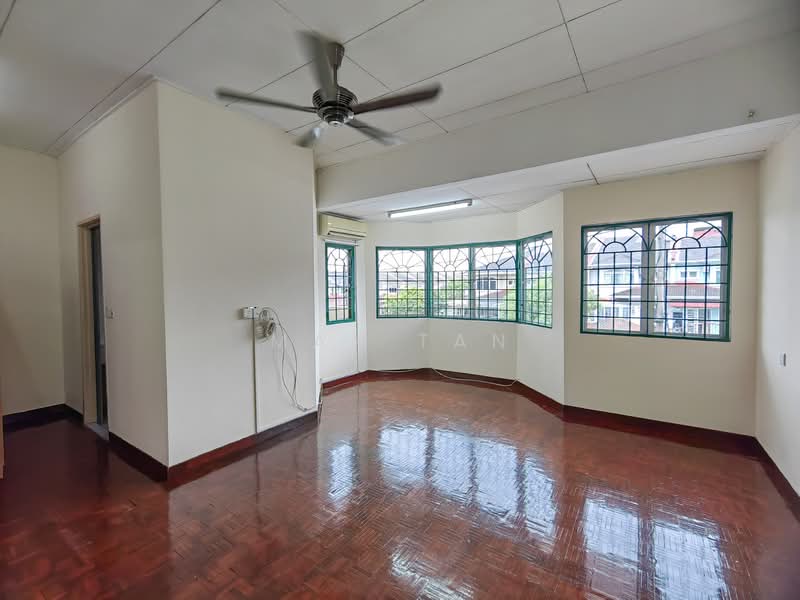 Rumah Teres 2 Tingkat untuk Dijual di Kota Damansara (Selangor) - Max Tan - Living Room - PropertyGuru.com.my