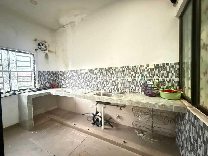 Rumah Teres 2.5 Tingkat untuk Dijual di Meru (Klang) - Wan Faris Irfan Wan Mohammad - Kitchen - PropertyGuru.com.my