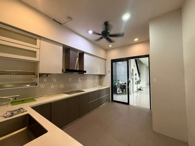 Rumah Teres 2.5 Tingkat untuk Dijual di Meru (Klang) - Wan Faris Irfan Wan Mohammad - Kitchen - PropertyGuru.com.my