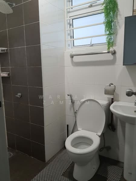 Kondominium untuk Disewa di Dwiputra Residences - Wardatu Zamzam - Bathroom - PropertyGuru.com.my