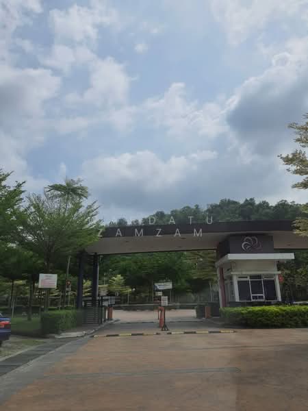 Kondominium untuk Disewa di Dwiputra Residences - Wardatu Zamzam - Entrance - PropertyGuru.com.my