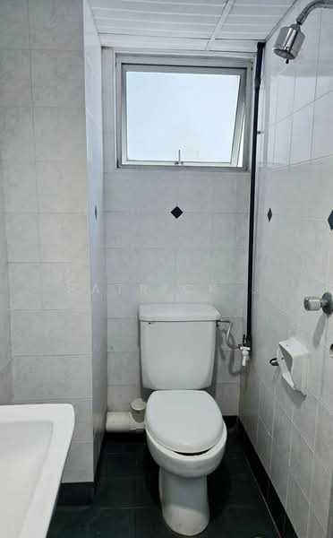 Kondominium untuk Disewa di N-Park Condominium - Patrick . - Bathroom - PropertyGuru.com.my