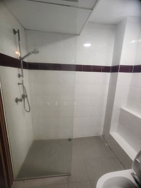 Pangsapuri untuk Dijual di Pangsapuri Sri Molek - Yeoh . - Bathroom - PropertyGuru.com.my