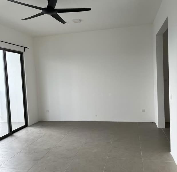 Servis Apartment untuk Dijual di Suite Enesta - Ron Yap - Living Room - PropertyGuru.com.my