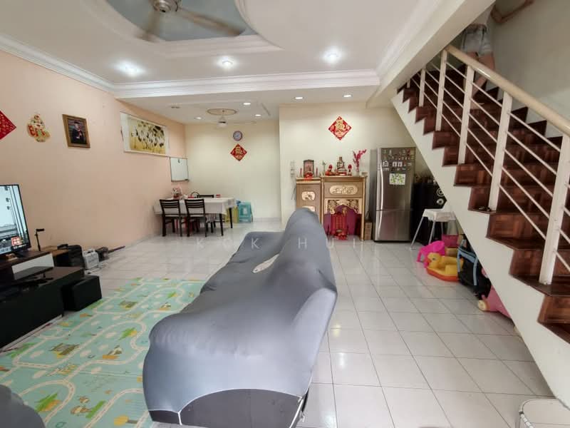 Rumah Teres 2 Tingkat untuk Dijual di Taman Setia Indah (Tebrau) - Kok Hui - Living Room - PropertyGuru.com.my