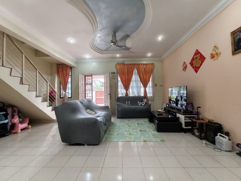 Rumah Teres 2 Tingkat untuk Dijual di Taman Setia Indah (Tebrau) - Kok Hui - Living Room - PropertyGuru.com.my