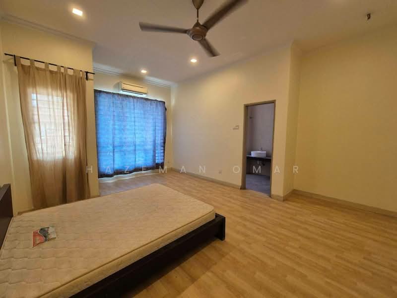 2-storey Terraced House for Sale in Seksyen U13 (Setia Alam) - Hazeman Omar - Bedroom - PropertyGuru.com.my