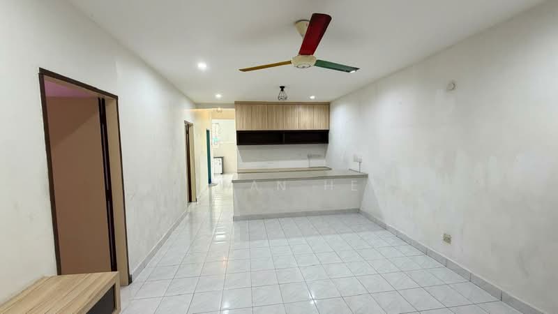 Apartment for Sale at Taman Bagan Lalang Apartments - Yi Wan Hew - Living Room - PropertyGuru.com.my