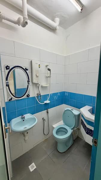 Apartment for Sale at Taman Bagan Lalang Apartments - Yi Wan Hew - Bathroom - PropertyGuru.com.my