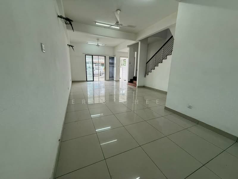 Rumah Teres 2 Tingkat untuk Dijual di Puchong (Selangor) - Eric Chee - Living Room - PropertyGuru.com.my