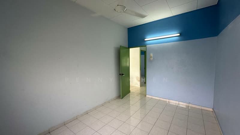 1-storey Terraced House for Sale in Medan Pengkalan Impian (Ipoh) - PENNY CHEN - Bedroom - PropertyGuru.com.my