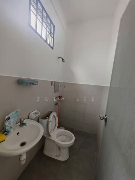Rumah Teres 2.5 Tingkat untuk Dijual di Taman Scientex Utama (Senai) - Zoey Lee - Bathroom - PropertyGuru.com.my
