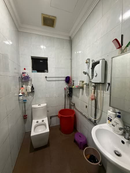 1-storey Terraced House for Sale in Taman Johor Jaya (Johor Bahru) - JOANNE YONG - Bathroom - PropertyGuru.com.my