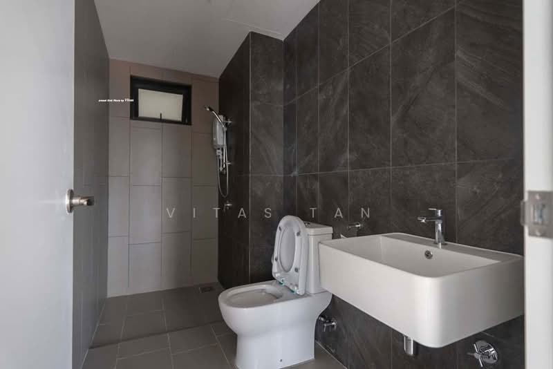 Kondominium untuk Dijual di Tuai Residence - Vitas Tan - Bathroom - PropertyGuru.com.my