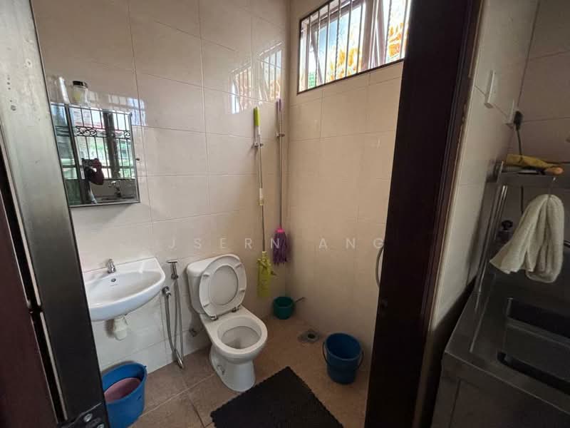 Bungalow for Sale in Taman Gembira (Klang) - Jsern Ang - Bathroom - PropertyGuru.com.my