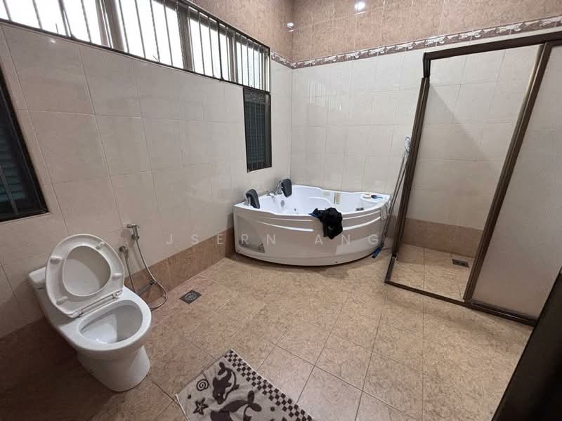 Bungalow for Sale in Taman Gembira (Klang) - Jsern Ang - Bathroom - PropertyGuru.com.my