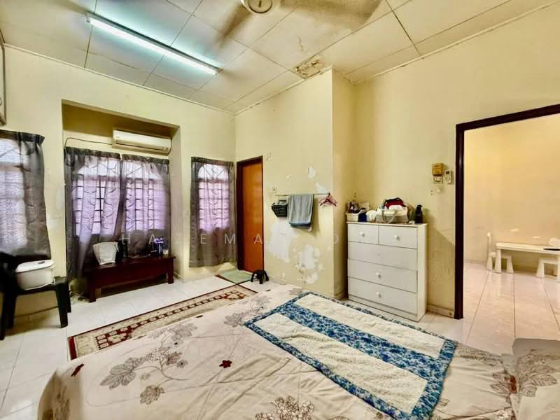 Rumah Teres 2 Tingkat untuk Dijual di Seksyen 7 (Shah Alam) - Hazeman Omar - Bedroom - PropertyGuru.com.my