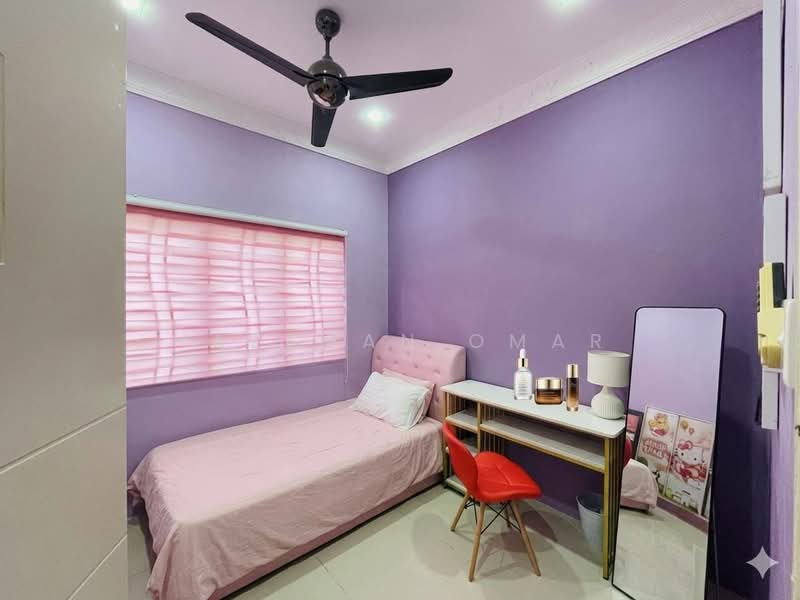 Rumah Berkembar untuk Dijual di Kampung Jalan Kebun (Shah Alam) - Hazeman Omar - Bedroom - PropertyGuru.com.my
