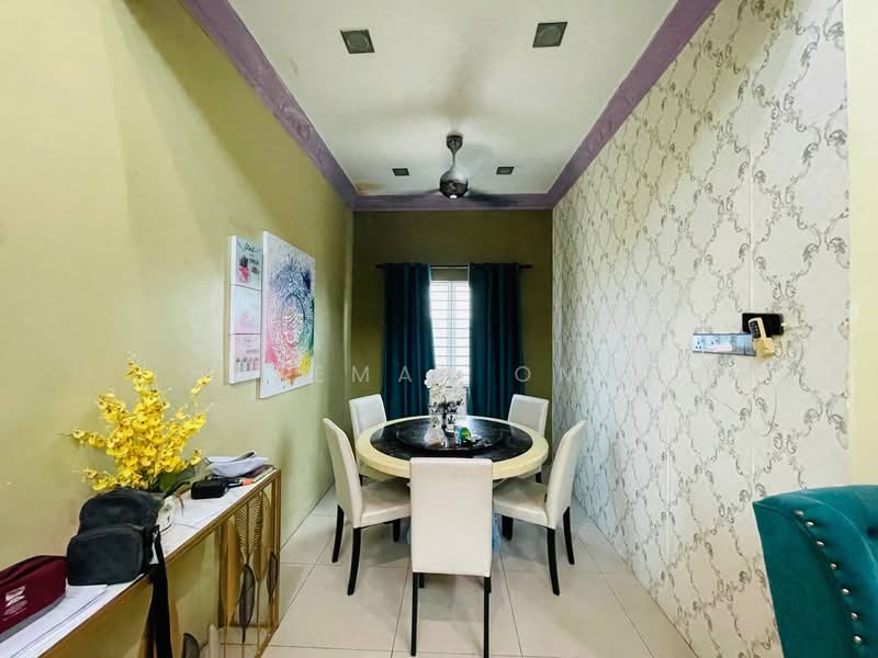 Rumah Berkembar untuk Dijual di Kampung Jalan Kebun (Shah Alam) - Hazeman Omar - Dining Room - PropertyGuru.com.my