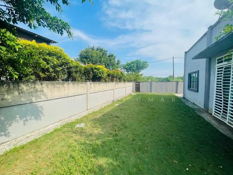 Rumah Berkembar untuk Dijual di Kampung Jalan Kebun (Shah Alam) - Hazeman Omar - Exterior - PropertyGuru.com.my