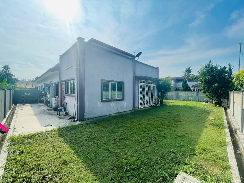 Rumah Berkembar untuk Dijual di Kampung Jalan Kebun (Shah Alam) - Hazeman Omar - Exterior - PropertyGuru.com.my