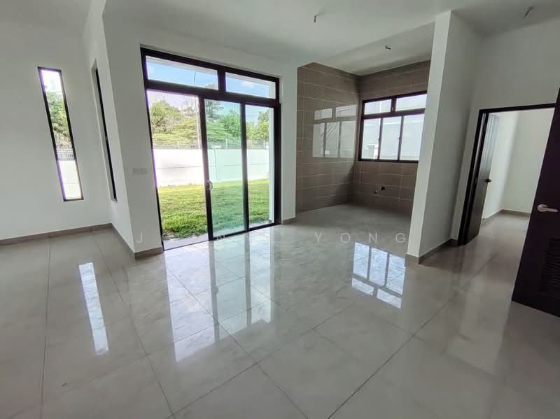 Rumah Teres 2 Tingkat untuk Dijual di Taman Pelangi Indah (Ulu Tiram) - JOANNE YONG - Living Room - PropertyGuru.com.my