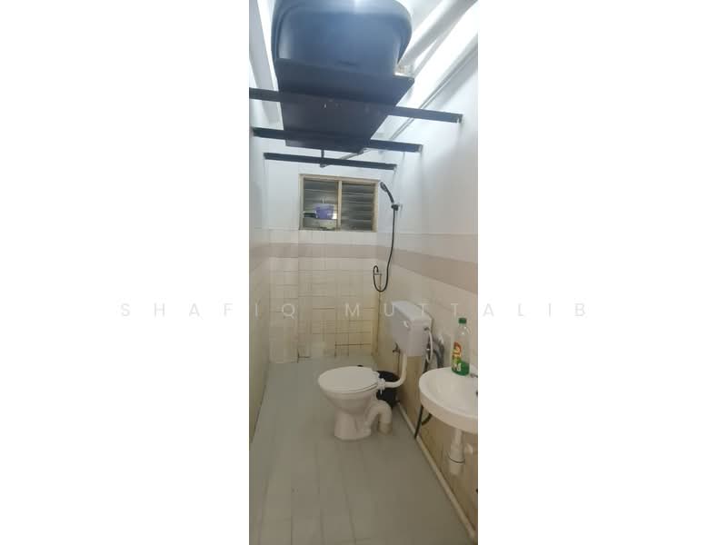 Apartment for Rent at Pangsapuri Kuang - Shafiq Muttalib - Bathroom - PropertyGuru.com.my