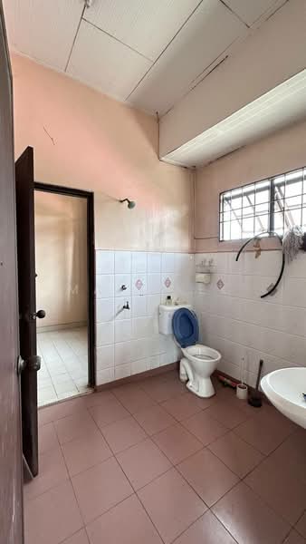 Rumah Berkembar untuk Disewa di Kampung Tarom (Johor Bahru) - Matt Kek - Bathroom - PropertyGuru.com.my