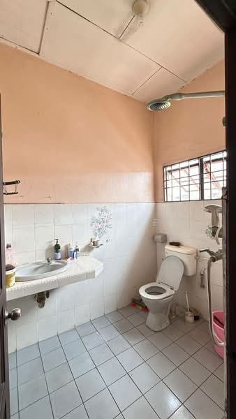 Rumah Berkembar untuk Disewa di Kampung Tarom (Johor Bahru) - Matt Kek - Bathroom - PropertyGuru.com.my