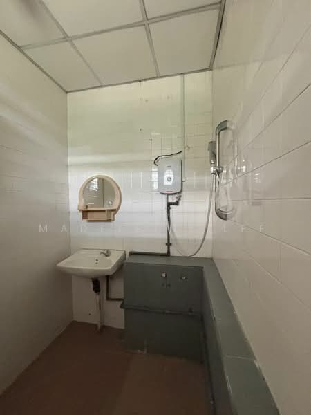 Rumah Teres 2 Tingkat untuk Dijual di Taman Kasugui (Penampang) - Madeleine Lee - Bathroom - PropertyGuru.com.my