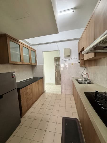 Pangsapuri untuk Disewa di Danga View Apartment - YC Fung - Kitchen - PropertyGuru.com.my