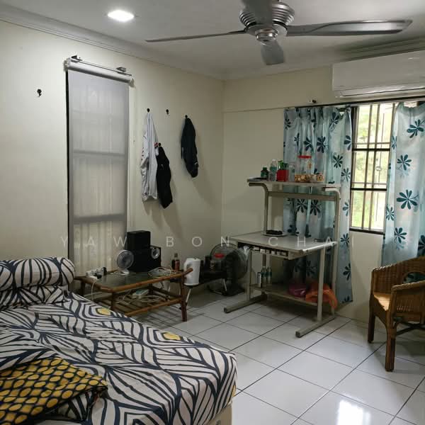 2-storey Terraced House for Sale in Taman Bukit Serdang (Seri Kembangan) - Yaw Bon Chai - Bedroom - PropertyGuru.com.my