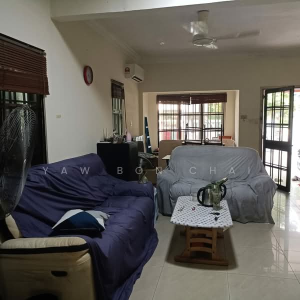 2-storey Terraced House for Sale in Taman Bukit Serdang (Seri Kembangan) - Yaw Bon Chai - Living Room - PropertyGuru.com.my