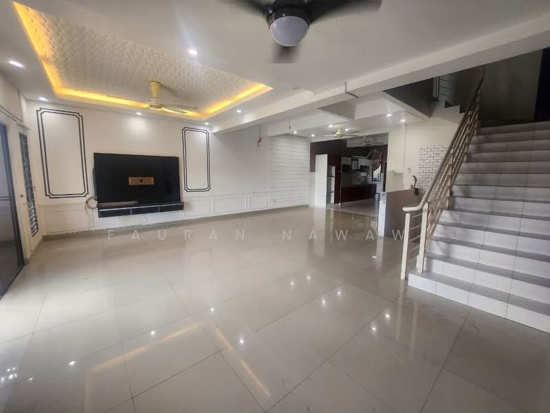 Rumah Teres 2.5 Tingkat untuk Dijual di Saujana Utama (Selangor) - Fauran Nawawi - Living Room - PropertyGuru.com.my