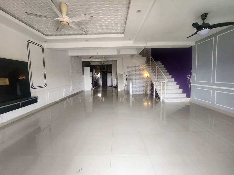 Rumah Teres 2.5 Tingkat untuk Dijual di Saujana Utama (Selangor) - Fauran Nawawi - Living Room - PropertyGuru.com.my