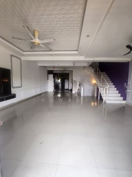 Rumah Teres 2.5 Tingkat untuk Dijual di Saujana Utama (Selangor) - Fauran Nawawi - Living Room - PropertyGuru.com.my