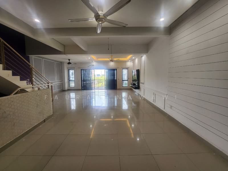 Rumah Teres 2.5 Tingkat untuk Dijual di Saujana Utama (Selangor) - Fauran Nawawi - Living Room - PropertyGuru.com.my