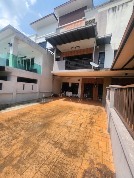 Rumah Teres 2.5 Tingkat untuk Dijual di Saujana Utama (Selangor) - Fauran Nawawi - PropertyGuru.com.my