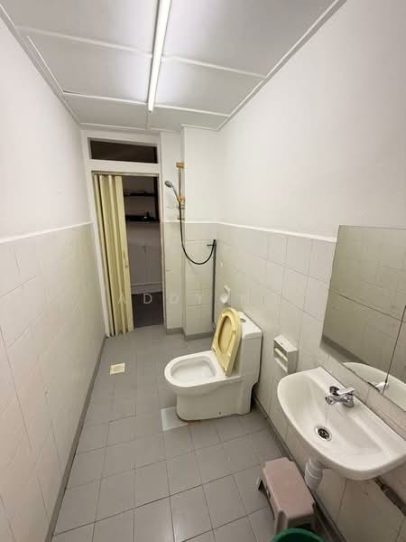 Kondominium untuk Disewa di Seri Cendekia - Addy Ng - Bathroom - PropertyGuru.com.my