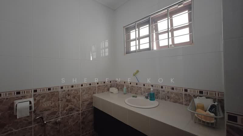 Rumah Berkembar untuk Dijual di Stutong (Kuching) - Sherene Kok - Bathroom - PropertyGuru.com.my