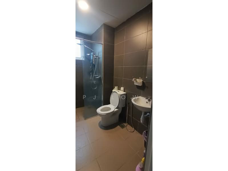 Kondominium untuk Disewa di Mutiara Ville - PJ Low - Bathroom - PropertyGuru.com.my