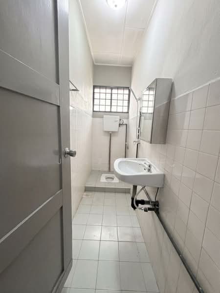 2-storey Terraced House for Sale in Taman Desa Cemerlang (Ulu Tiram) - Jasz Ong - Bathroom - PropertyGuru.com.my